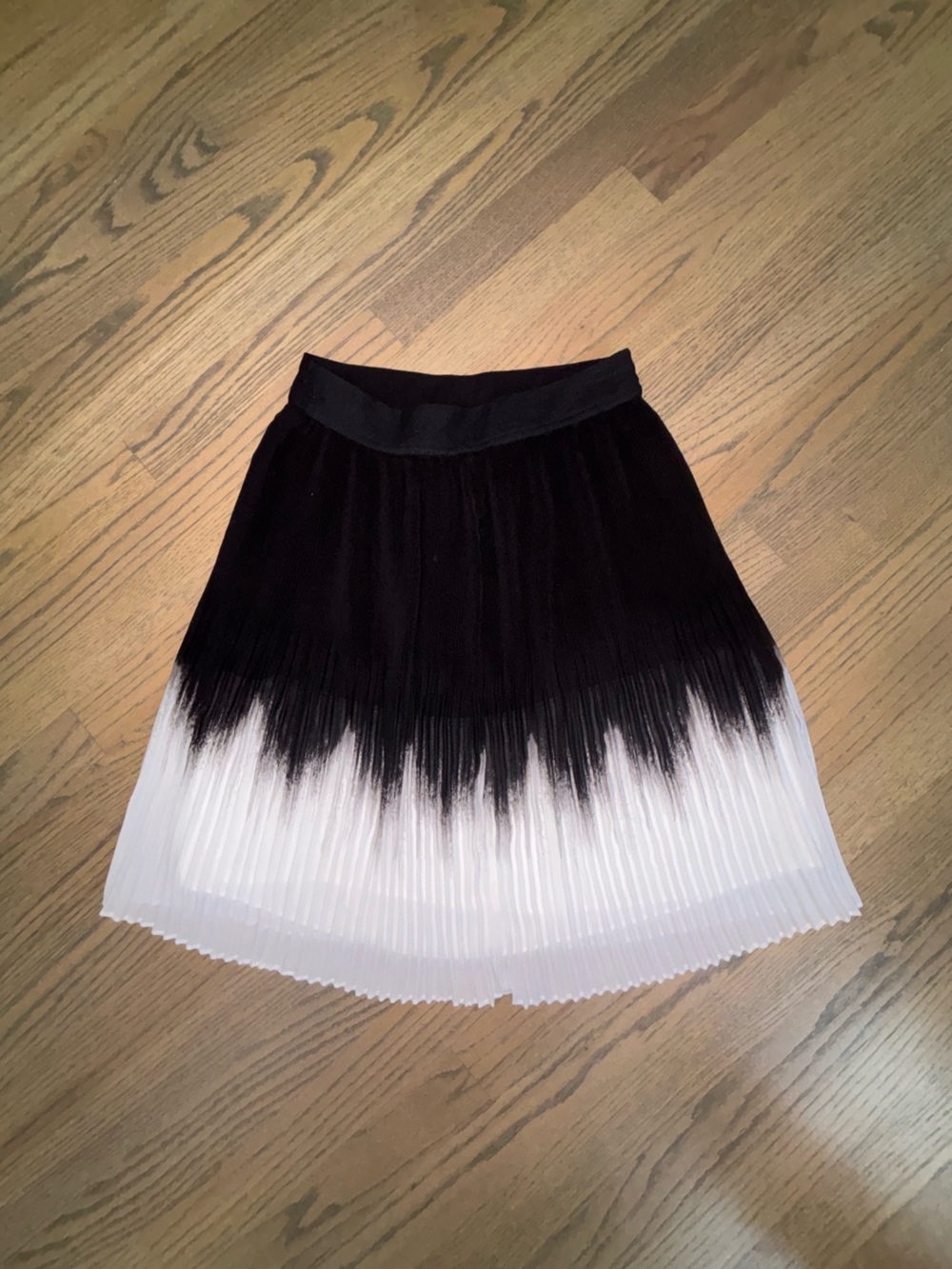 White House Black Market Black to White Ombre Pleated Circle Skirt